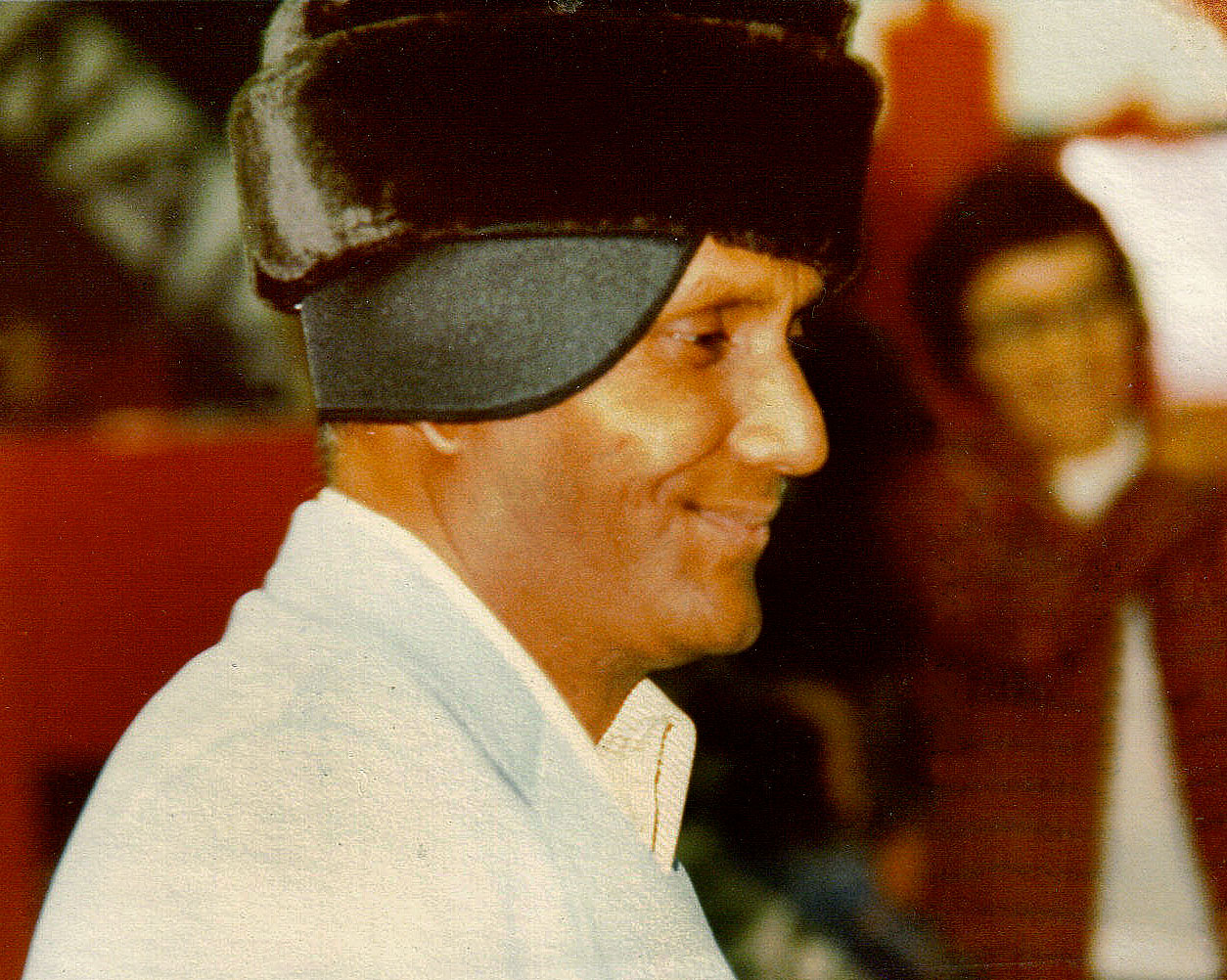 sri-chinmoy-victoria-airport-70s