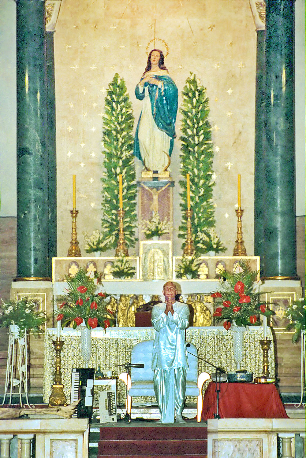 Manila Cathedral – SRI CHINMOY PHOTOS