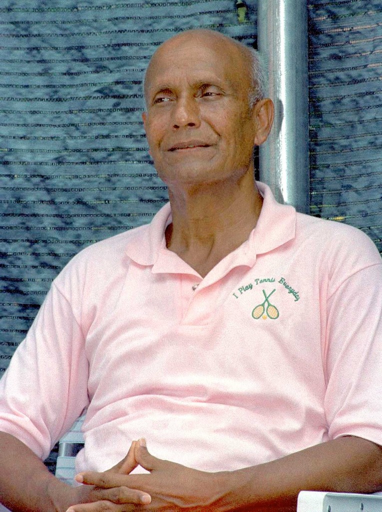 meditation-on-tennis-court-in-queens-ny-sri-chinmoy-photos