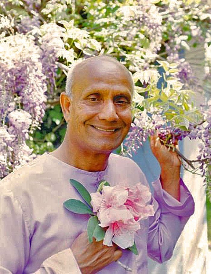 Sri Chinmoy With Flowers Sri Chinmoy Photos