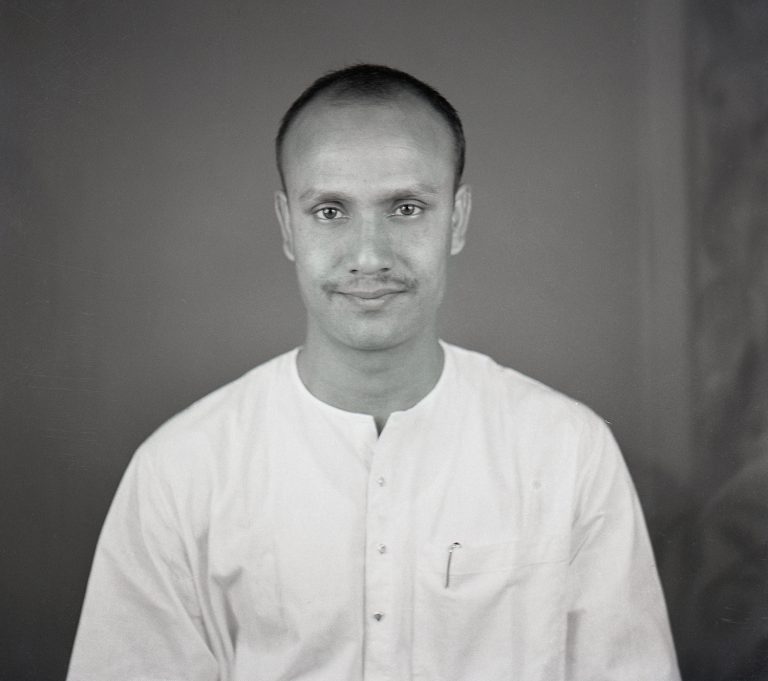 photo-for-indian-passport-february-1964-sri-chinmoy-photos